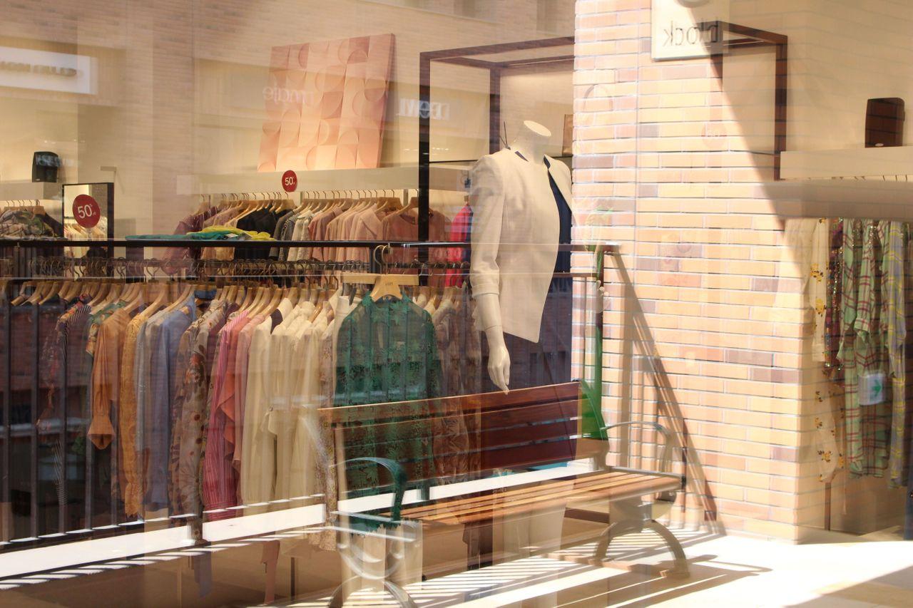 Paju outlet. shopping. premium outlet. seoul shopping. shopping in seoul. paju lotte premium outlet. hyundai department store. lotte department store.